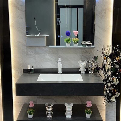 Suure magamistoa vannitoa kiltkivist kapp